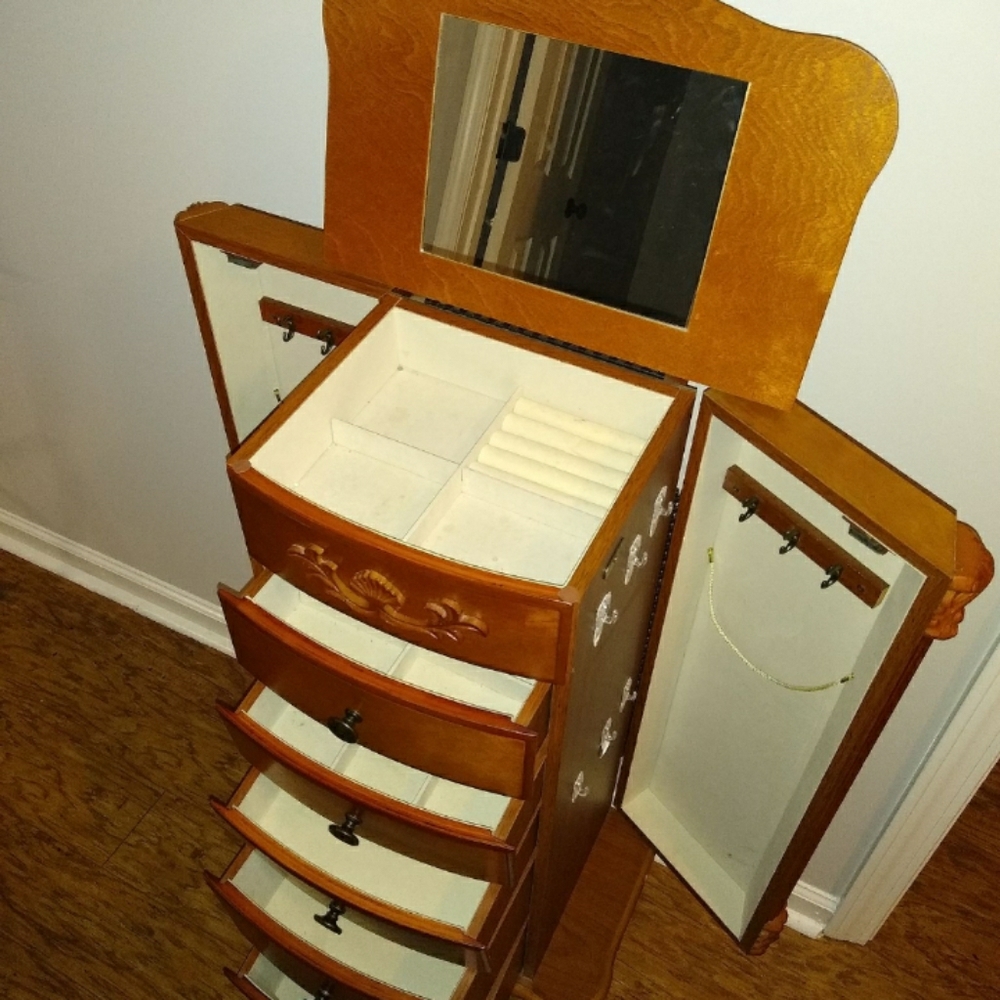 Jewelry box